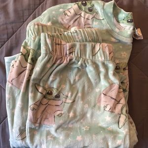 Baby yoda (Grogu) pIJAMAs medium size weight 168